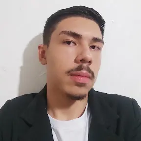 Nathan, profissional responsável pelo atendimento